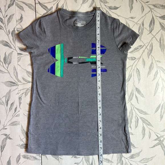 UNDER ARMOUR | GIRL'S LOOSE HEAT GEAR TEE - Picture 6 of 9